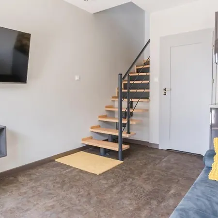 Przy Tezni Apartment